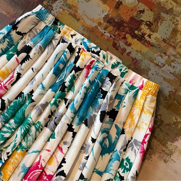TAN JAY - VIintage Summer Print Pleated Skirt - Picture 2 of 11
